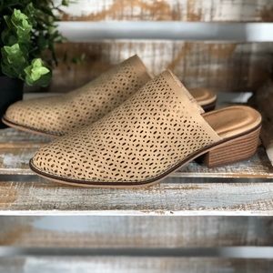 Dept 22 Madyson Tans Mules Sz8.5